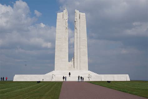 givenchy en gohelle canadian cemetery|Canadian National Vimy Memorial .